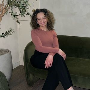 Meet your Posher, Crystal